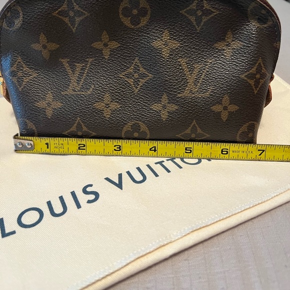 Louis Vuitton / Authentic Cosmetic Pouch - Picture 10 of 12